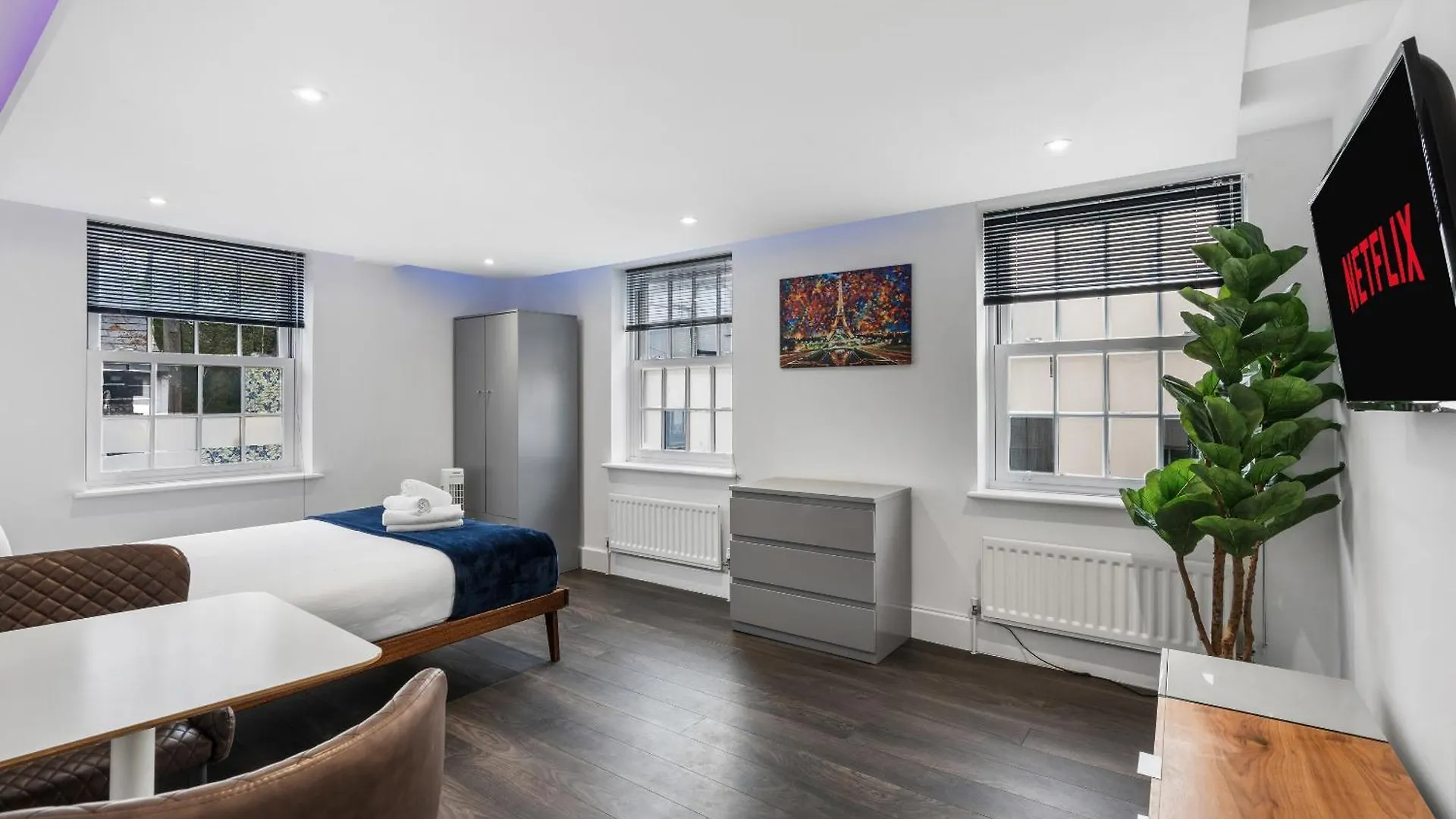 Queens Place - 3 Bedroom Apartment Brighton
