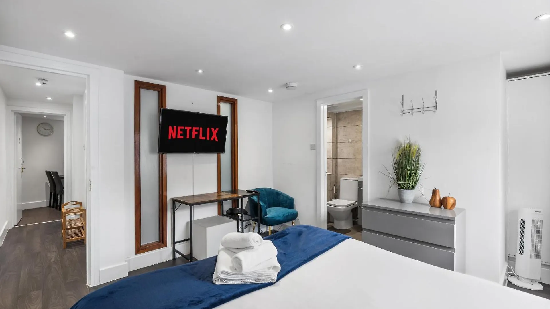 Queens Place - 3 Bedroom Apartment Brighton