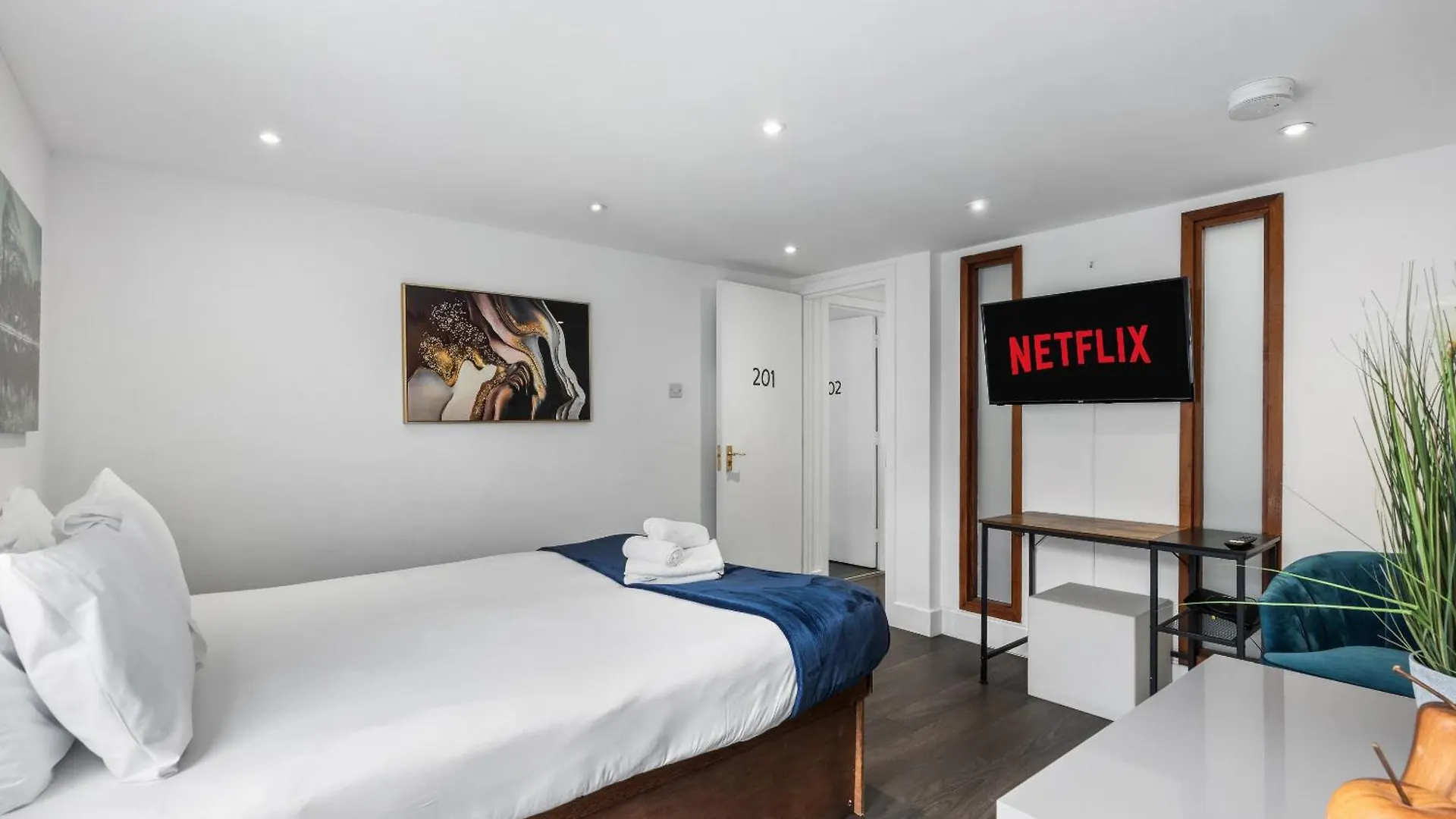 Queens Place - 3 Bedroom Apartment Brighton