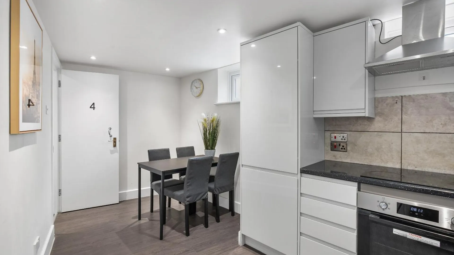 Queens Place - 3 Bedroom Apartment Brighton