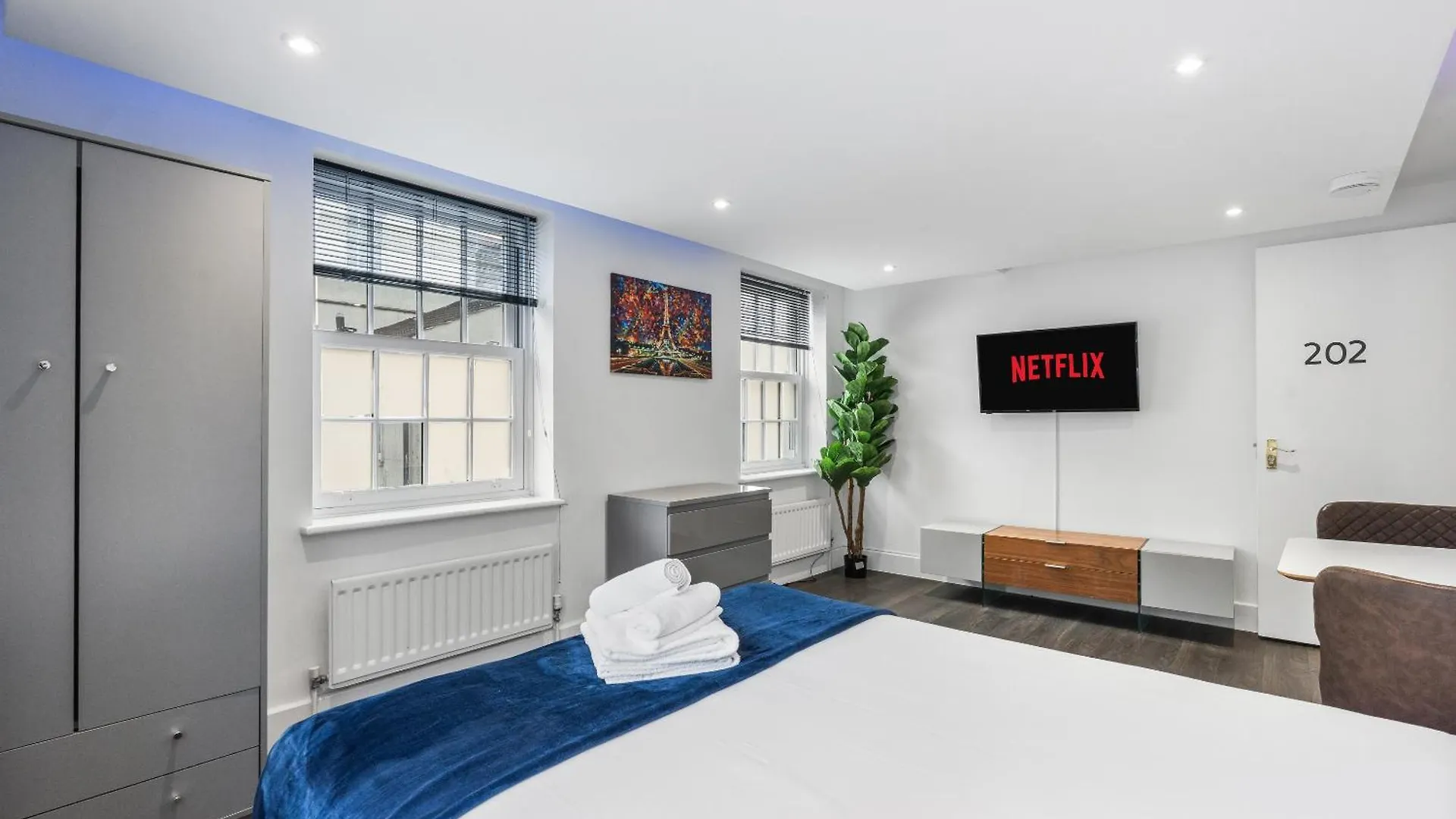 Queens Place - 3 Bedroom Apartment Brighton