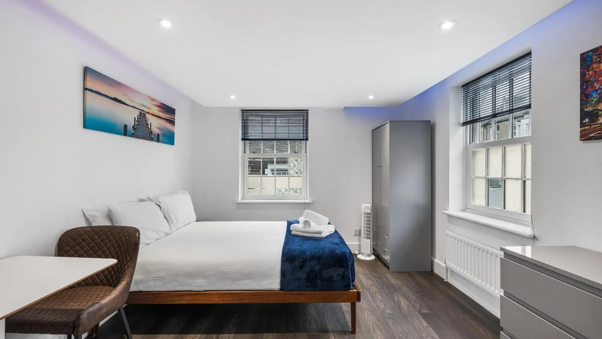 Queens Place - 3 Bedroom Apartment Brighton