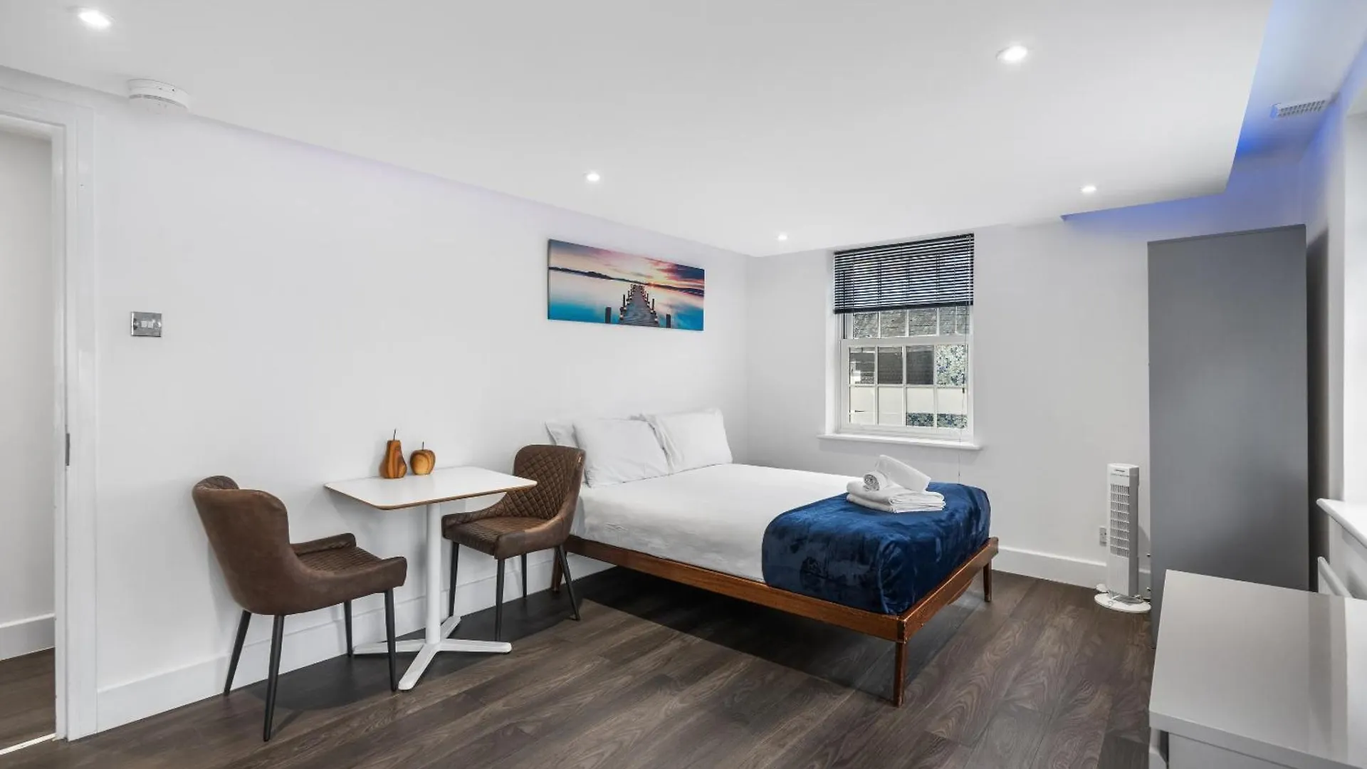 Queens Place - 3 Bedroom Apartment Brighton 0*,