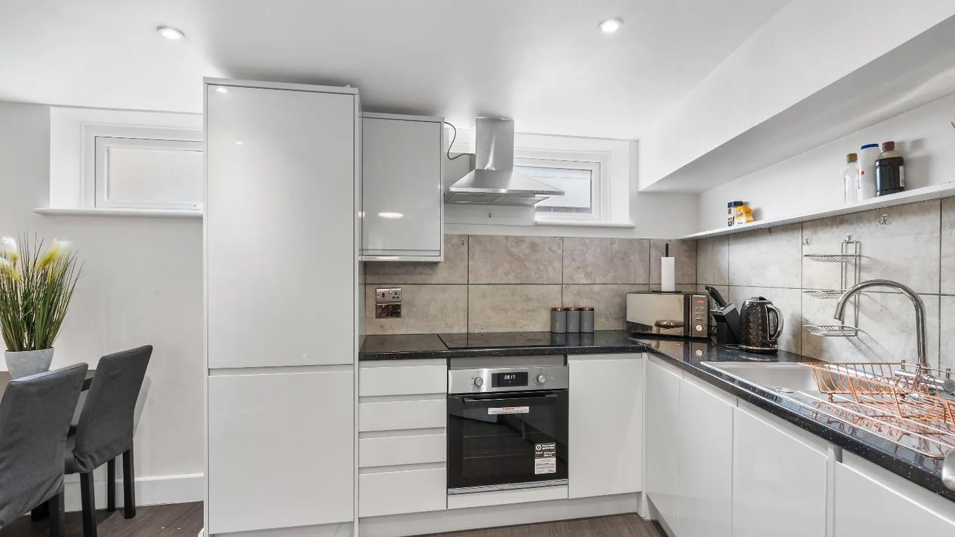 Queens Place - 3 Bedroom Apartment Brighton