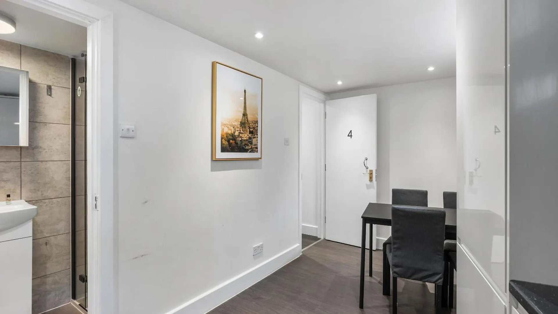 Queens Place - 3 Bedroom Apartment Brighton